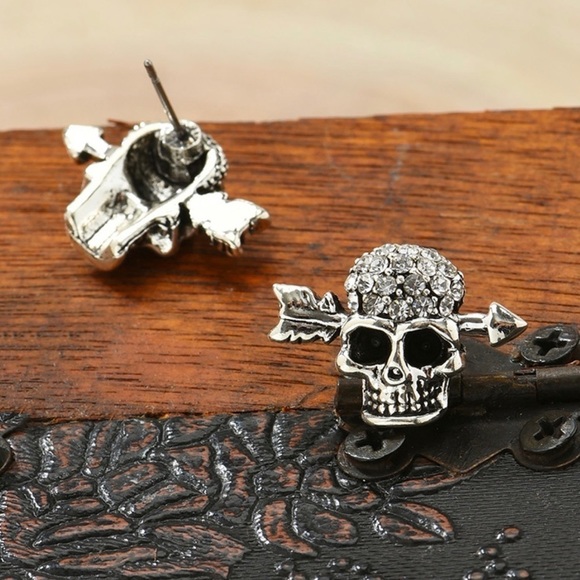 Any 3/$25! Silver Crystal Pave Skull w/Arrow Earrings - Picture 3 of 6